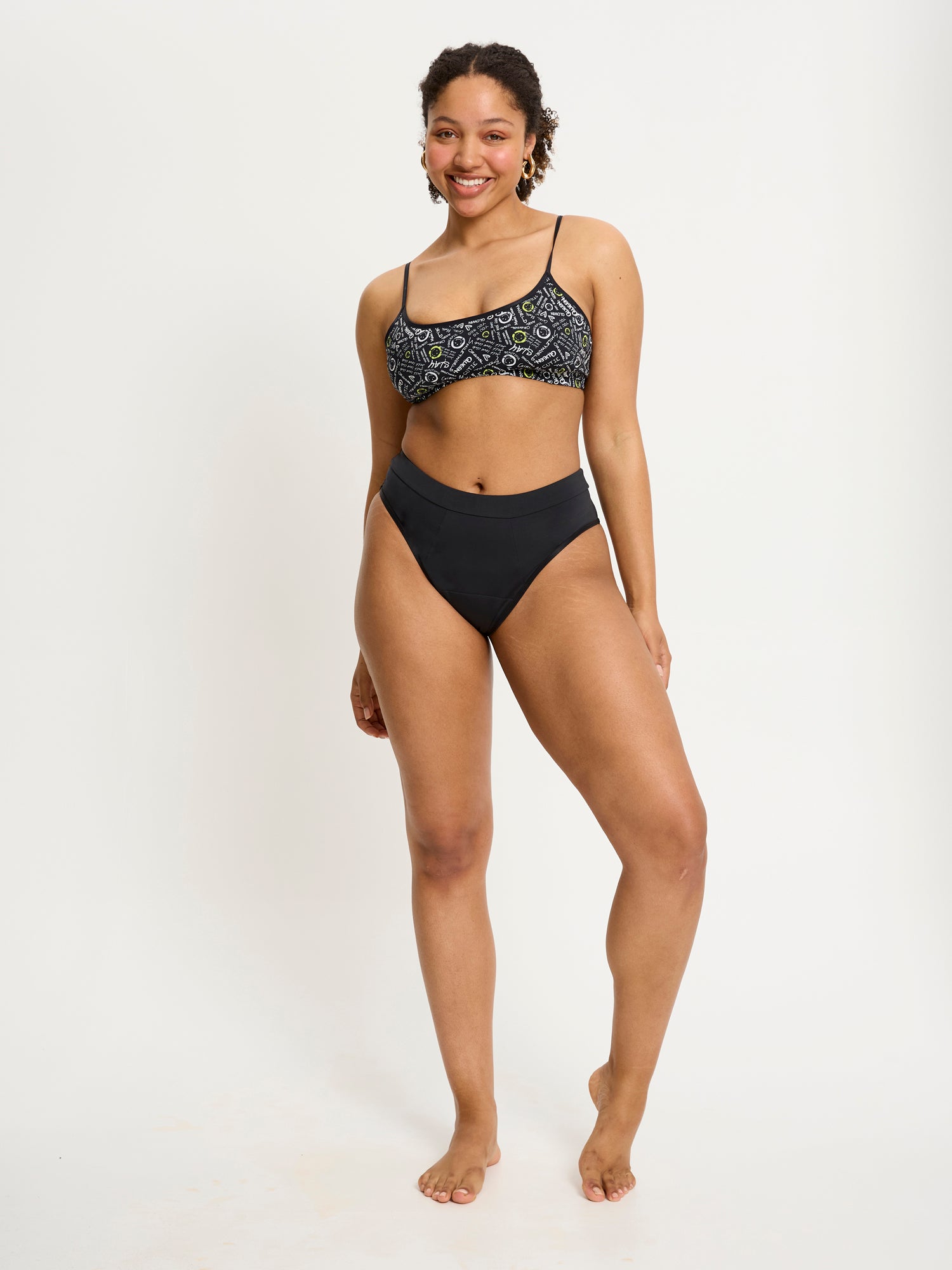SLHRSOBLAW_Smileyworld_x_Modibodi_Hiwaist_Brief_Super_Overnight_Black_Liv_S14_0482.jpg