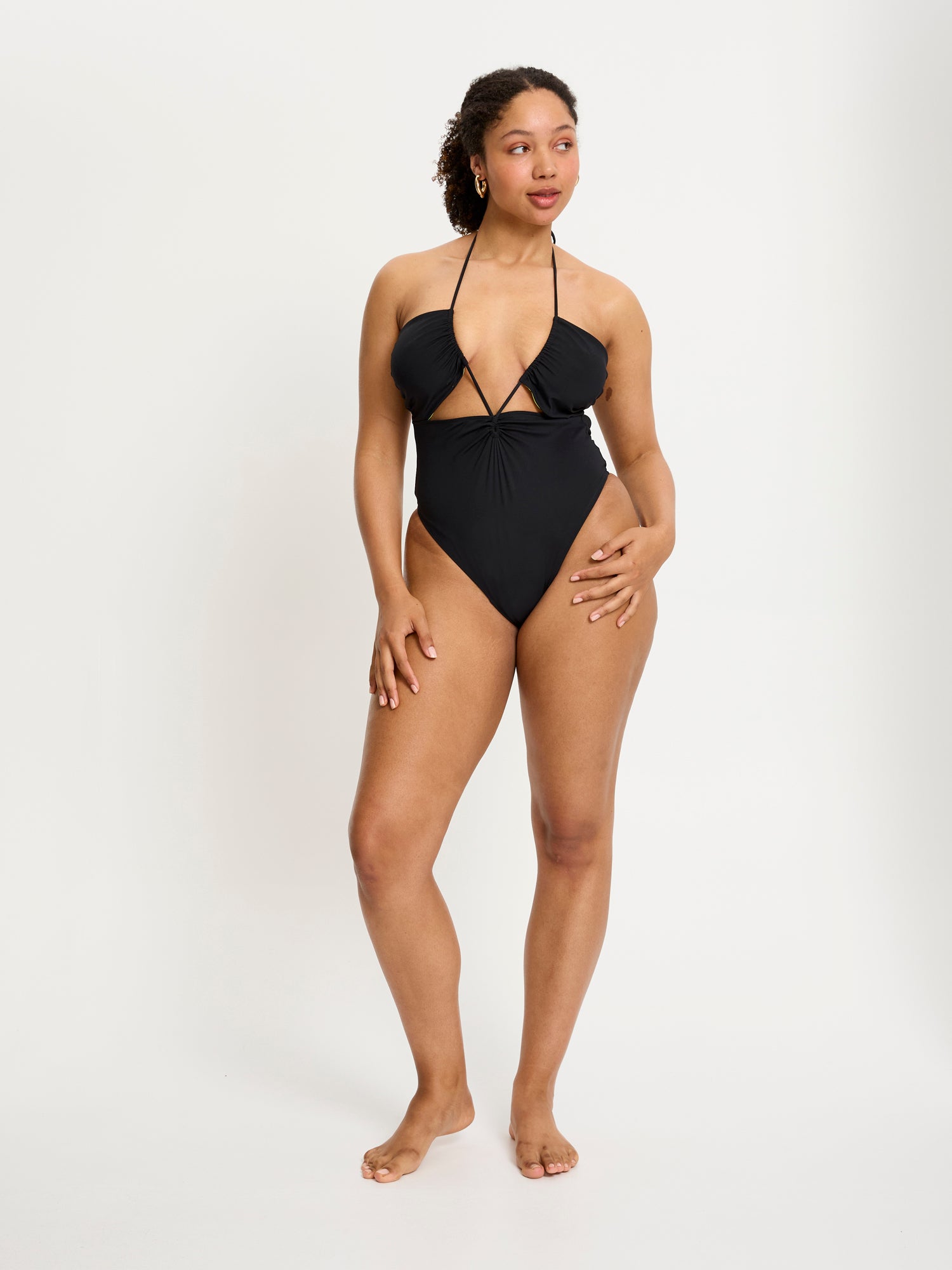 SLSOSCHIBLAW_Smileyworld_Swimwear_Tie__One_Piece_High_Absorbency_Black_50_Model_Liv_14-L.jpg